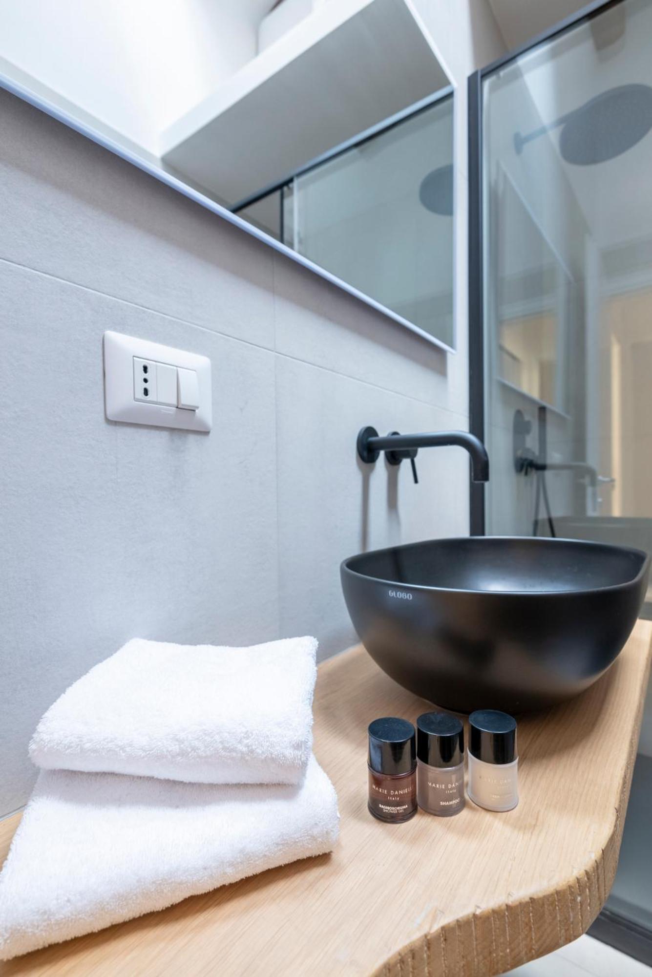 Aldrovandi Luxury Suites And Apartment Bologne Extérieur photo